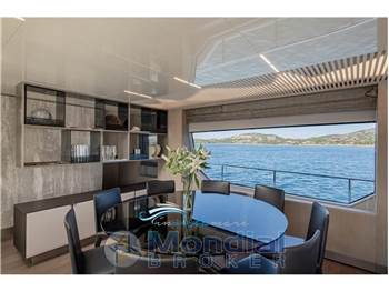 Ferretti Yachts 850