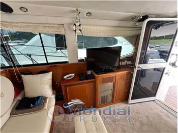 Riviera Marine 40 Flybridge