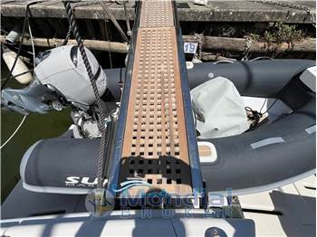 Riviera Marine 40 Flybridge