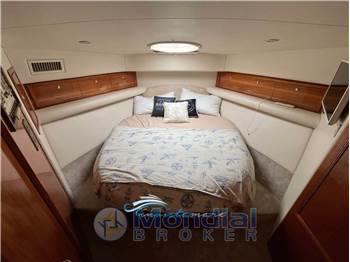 Riviera Marine 40 Flybridge