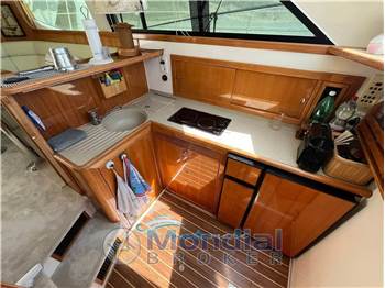 Riviera Marine 40 Flybridge