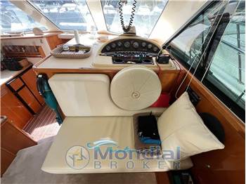 Riviera Marine 40 Flybridge
