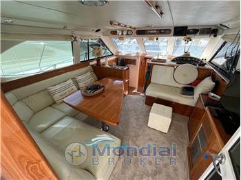 Riviera Marine 40 Flybridge