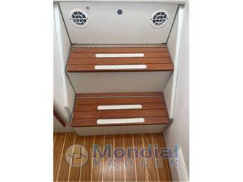 TIARA 2900 CORONET