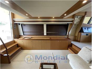 FERRETTI ALTURA 690