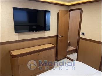 FERRETTI ALTURA 690