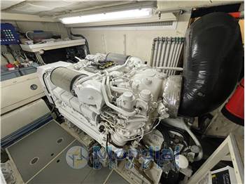 FERRETTI ALTURA 690