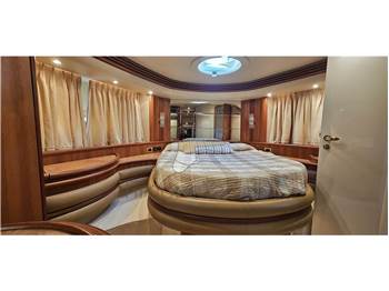 Azimut 68E