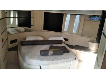 Pershing 62