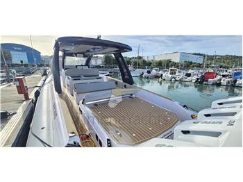 Ranieri International Cayman 50.0 hard top
