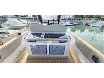 Ranieri International Cayman 50.0 hard top