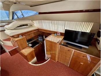 Ferretti Yachts 460