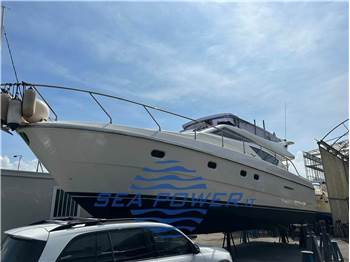 Ferretti Yachts 460