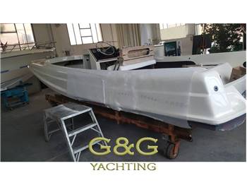 BOSTON WHALER OUTRAGE  21
