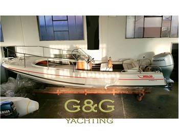 BOSTON WHALER OUTRAGE  21