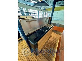 CRANCHI A46 LUXURY TENDER