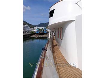 De Beer Round Stern 32