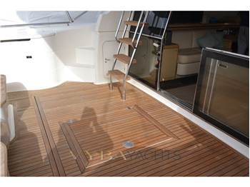 Ferretti Yachts 550