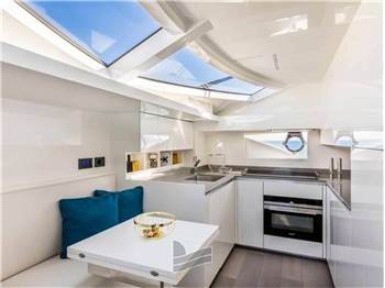 Ferretti Yachts F850 HT