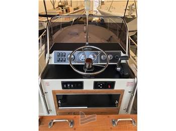 Boston Whaler OUTRAGE 22