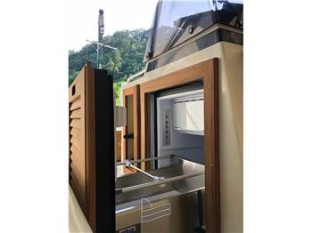 Boston Whaler OUTRAGE 22