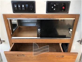 Boston Whaler OUTRAGE 22