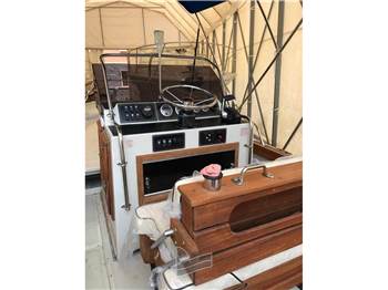 Boston Whaler OUTRAGE 22