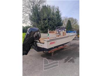 Boston Whaler OUTRAGE 22