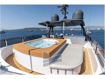 Custom Line Navetta 33