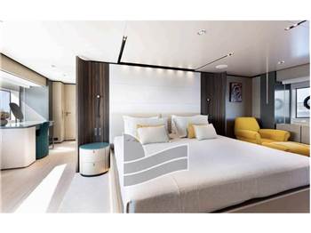 Custom Line Navetta 33