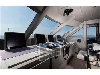 Custom Line Navetta 33