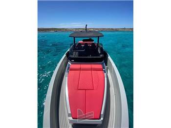 De Antonio Yachts D36 Open