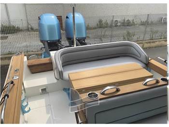 Boston Whaler OUTRAGE 25