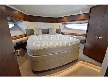 Princess Yachts F70