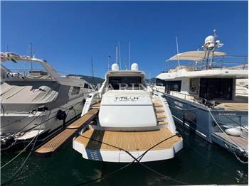 Pershing 64