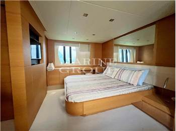 Pershing 64