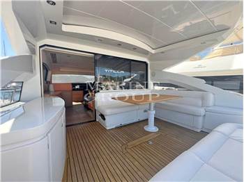 Pershing 64