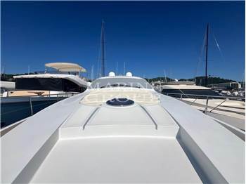 Pershing 64