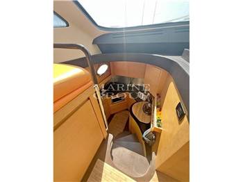 Pershing 64