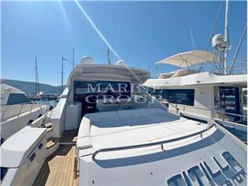 Pershing 64