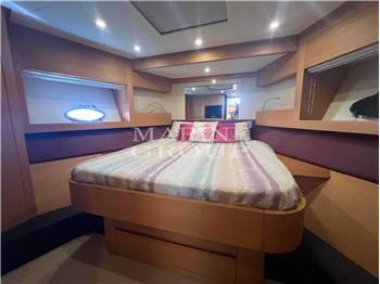 Pershing 64