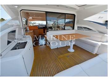 Pershing 64