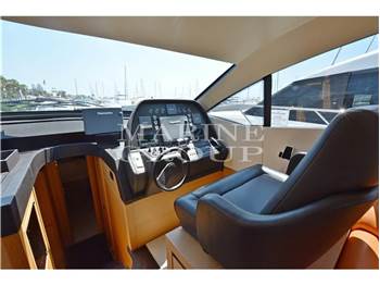 Pershing 64