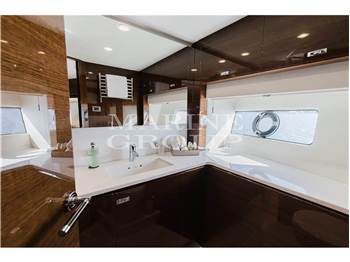 Princess Yachts Y85