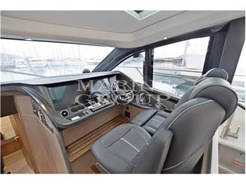 Princess Yachts V55