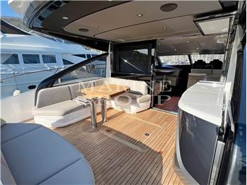 Princess Yachts V55