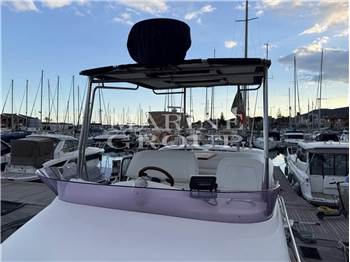 Galeon 330 Fly