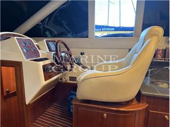 Galeon 330 Fly