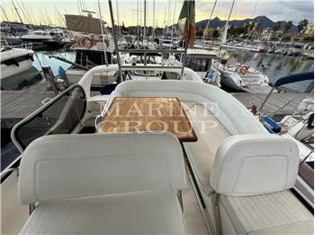 Galeon 330 Fly