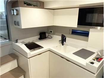 Maxi Dolphin MD51 Power